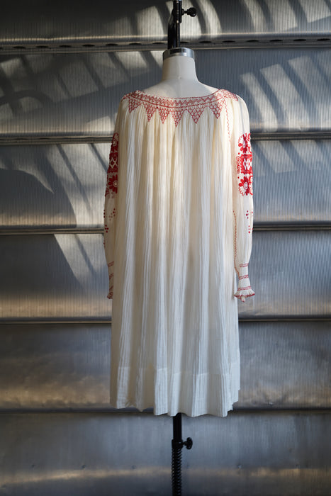 HOLD<BR><BR>VINATAGE<BR>ROMANIAN PEASANT TUNIC DRESS