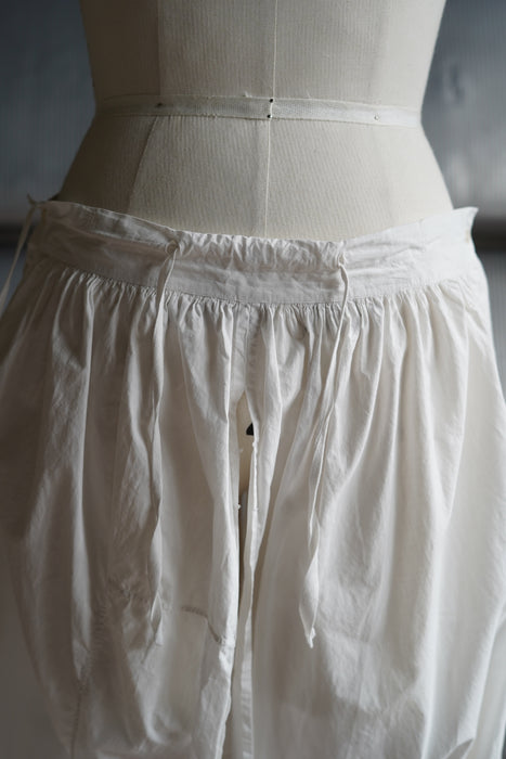ANTIQUE<BR>FRENCH OPEN SLIT KNICKERS WITH RUFFLE TRIM