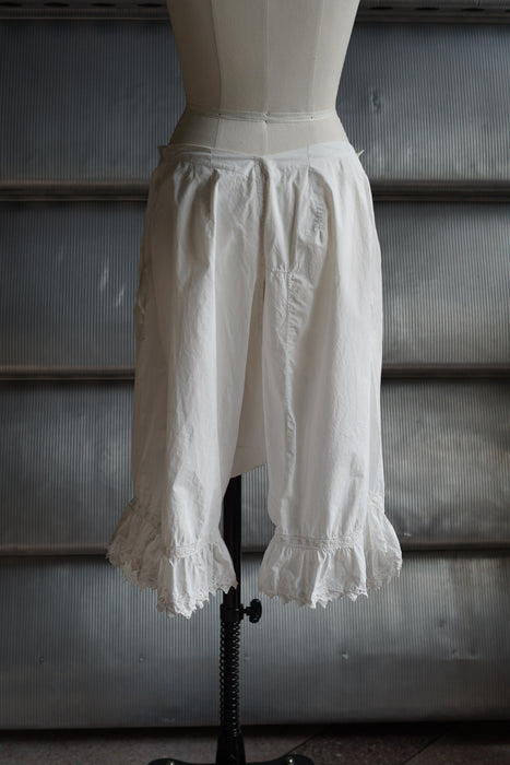 ANTIQUE<BR>FRENCH OPEN SLIT KNICKERS WITH RUFFLE TRIM