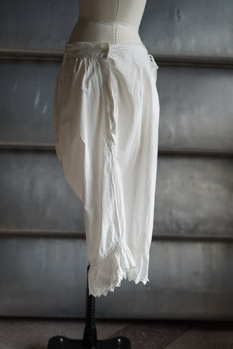 ANTIQUE<BR>FRENCH OPEN SLIT KNICKERS WITH RUFFLE TRIM