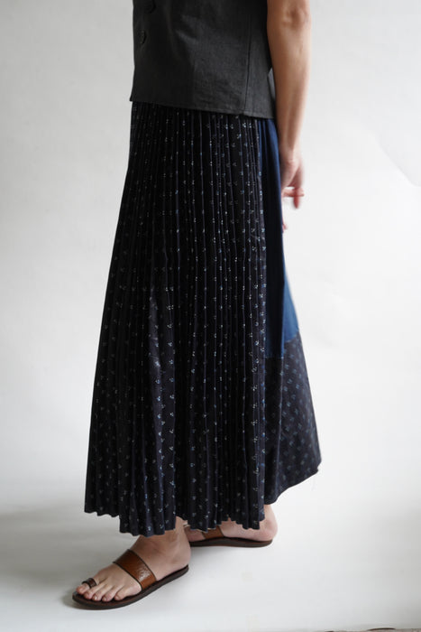 ANTIQUE<BR>SLOVAKIAN INDIGO PLEATED LONG SKIRT<BR><BR>SOLD OUT