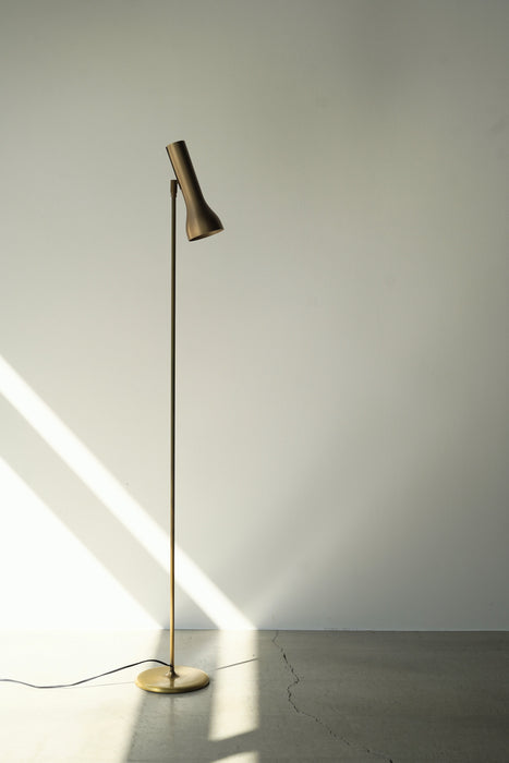 VINTAGE BRASS FLOOR LAMP<BR><BR>SOLD OUT