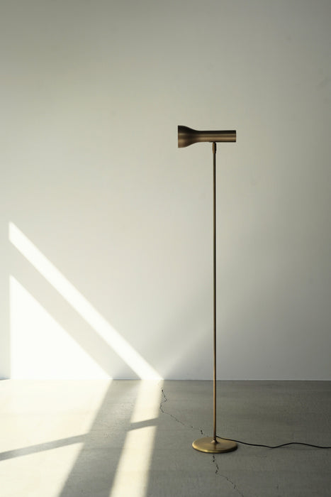 VINTAGE BRASS FLOOR LAMP<BR><BR>SOLD OUT