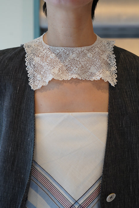 ANTIQUE<BR>CROCHET LACE COLLAR SQUARE/ SMALL<BR><BR>SOLD OUT