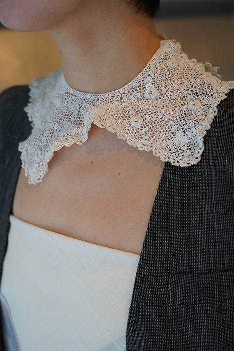 ANTIQUE<BR>CROCHET LACE COLLAR SQUARE/ SMALL<BR><BR>SOLD OUT