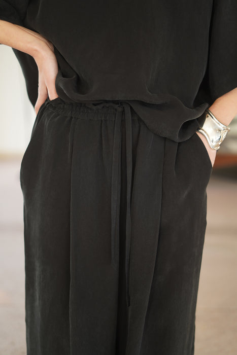 pelleq<br>black easy trousers <BR><BR>SOLD OUT
