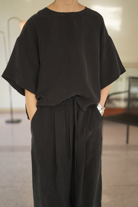 pelleq<br>black pullover <br> <br>SOLD OUT