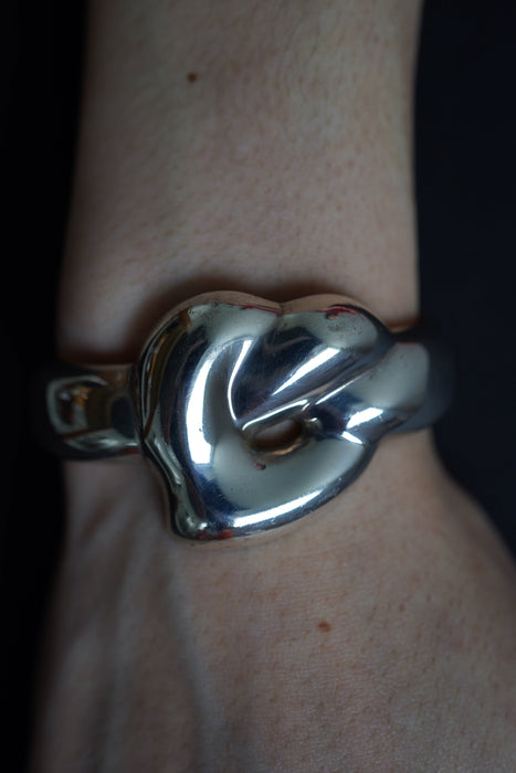 1978s<BR> ELSA PERETTI for TIFFANY & CO.<BR>KNOT HEART  CUFF