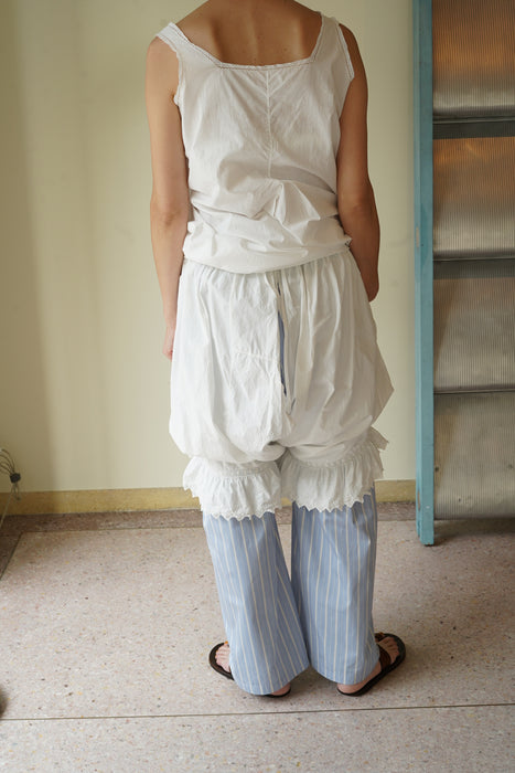 ANTIQUE<BR>FRENCH OPEN SLIT KNICKERS WITH RUFFLE TRIM