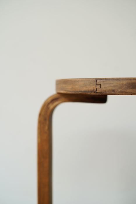 HOLD<BR><BR>ALVAR AALTO<BR>STOOL60  30S