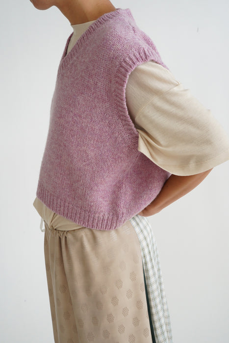 CRISTASEYA<br>CROPPED SHETLAND GILET<br>in PINK
