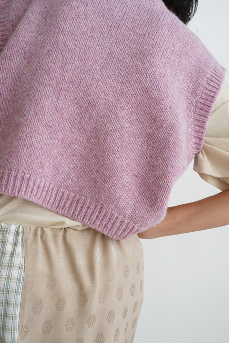 CRISTASEYA<br>CROPPED SHETLAND GILET<br>in PINK