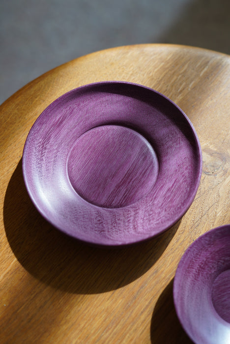 CRISTASEYA<br>SET OF 2 HANDTURNED MEDIUM PLATE-M<br>in BEET RED