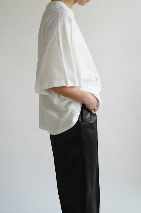 pelleq<br>standard T<br>WHITE<br><br>SOLD OUT