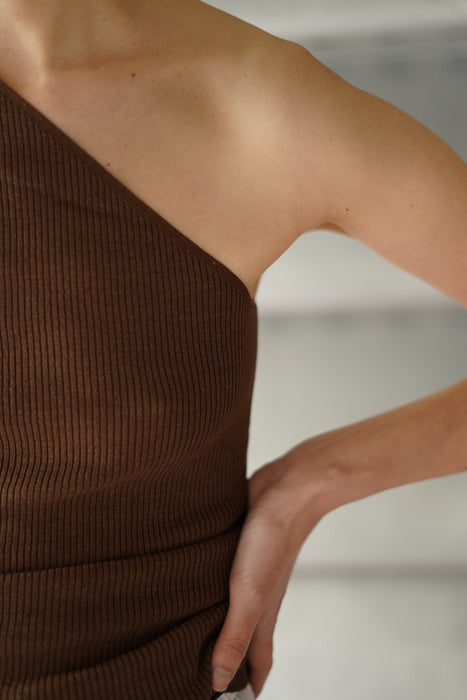 CRISTASEYA<br>RIBBED SILK ASYMMETRICAL TOP<br>in BROWN