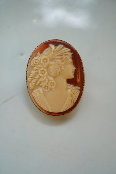 ANTIQUE<BR>CAMEO BROOCH<BR><BR>SOLD OUT