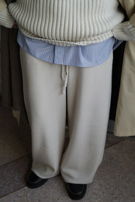 EXTREME CASHMERE<br>n°462 slouch<BR>in CHALK