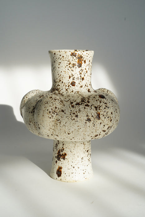 CRISTASEYA<br>CERAMIC VASE 2<br>in BONE WITH BROWN DOTS