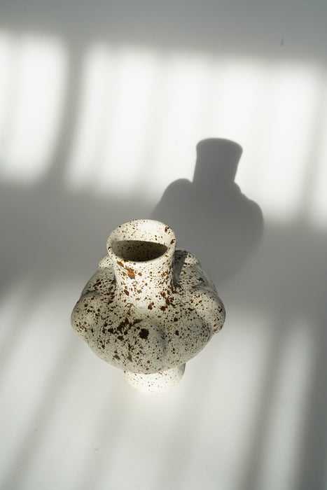 CRISTASEYA<br>CERAMIC VASE 2<br>in BONE WITH BROWN DOTS