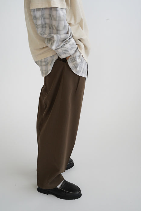 CRISTASEYA<br>DOUBLE PLEATED WIDE PANTS <br>in BROWN