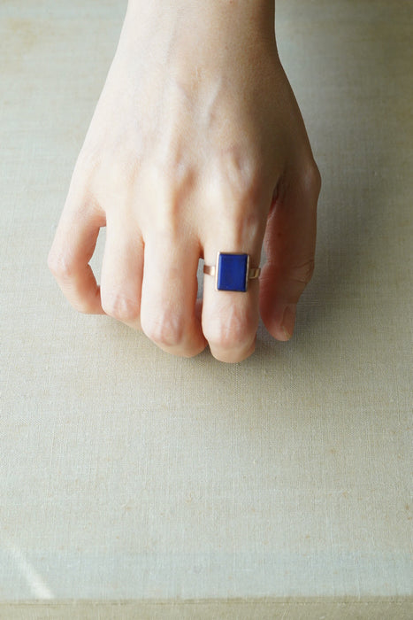 VINTAGE<BR>9CT GOLD LAPIS SEALED RING