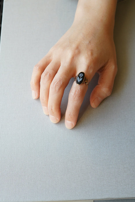 ANTIQUE<BR>ONYX CAMEO RING/FLOWER<BR><BR>SOLD OUT