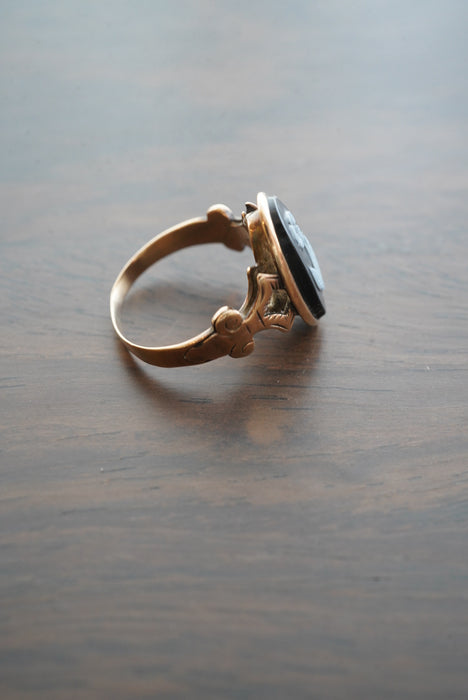 ANTIQUE<BR>ONYX CAMEO RING/FLOWER<BR><BR>SOLD OUT
