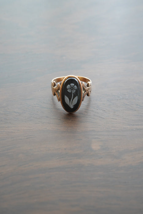 ANTIQUE<BR>ONYX CAMEO RING/FLOWER<BR><BR>SOLD OUT