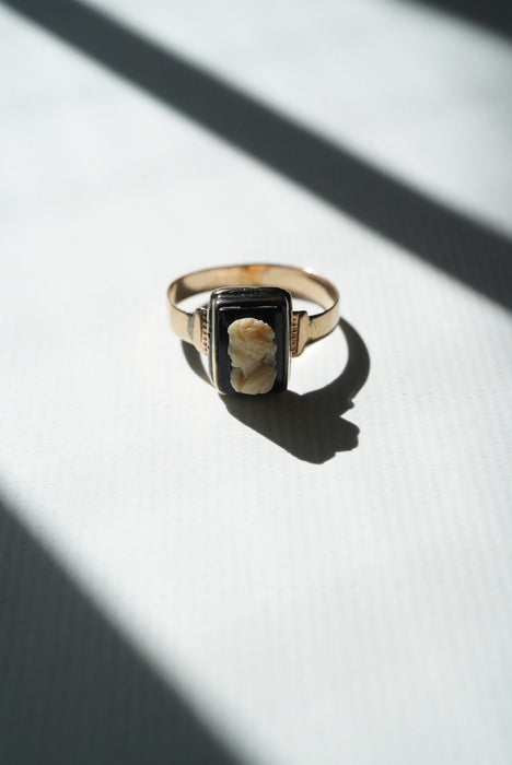 ANTIQUE<BR>ONYX CAMEO RING<BR><BR>SOLD OUT