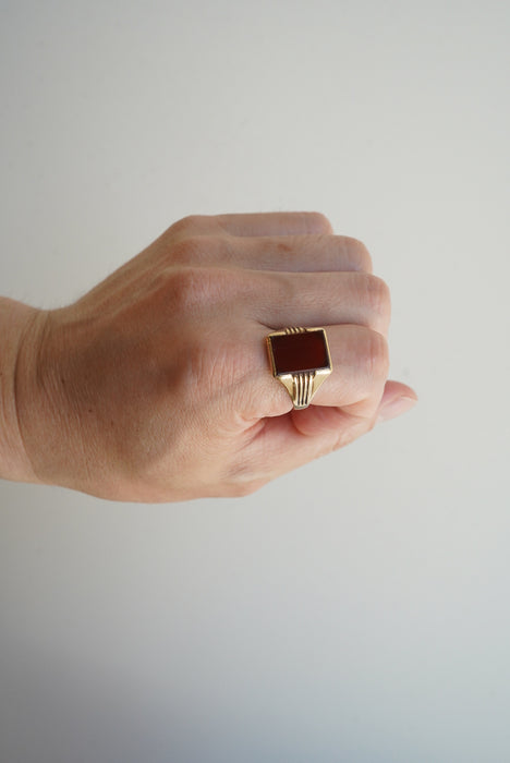 VINTAGE<BR>MENS 9CT GOLD CARNELIAN SIGNET RING