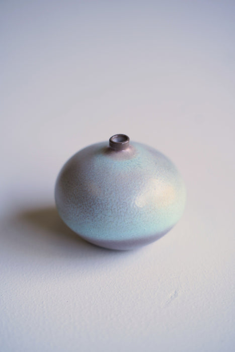 HOLD<BR><BR>JACQUES & DANI RUELLAND<BR>VASE EGGSHELL BLUE