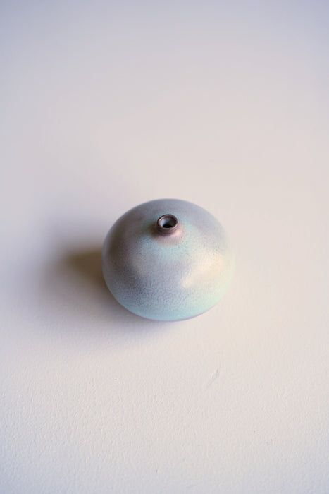 HOLD<BR><BR>JACQUES & DANI RUELLAND<BR>VASE EGGSHELL BLUE