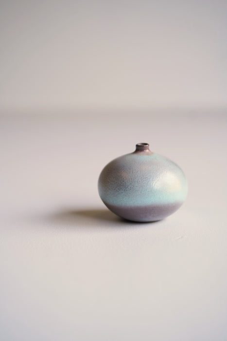 HOLD<BR><BR>JACQUES & DANI RUELLAND<BR>VASE EGGSHELL BLUE