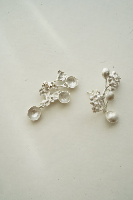 Zoé Mohm<br>PEBBLE CHARMED ACHILLÉE STUDS