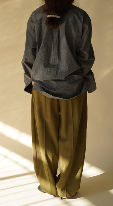 CRISTASEYA<br>DOUBLE PLEATED WIDE PANTS<br>in GOLD KHAKI