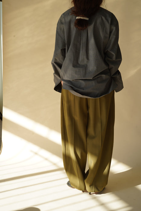 CRISTASEYA<br>DOUBLE PLEATED WIDE PANTS<br>in GOLD KHAKI