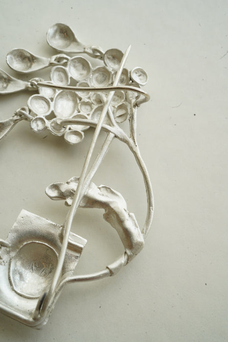 Zoé Mohm<br>DEW CHARMED EYE BROOCH