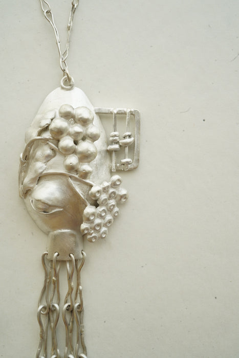 Zoé Mohm<br>CHAIN FRINGED EGG NECKLACE
