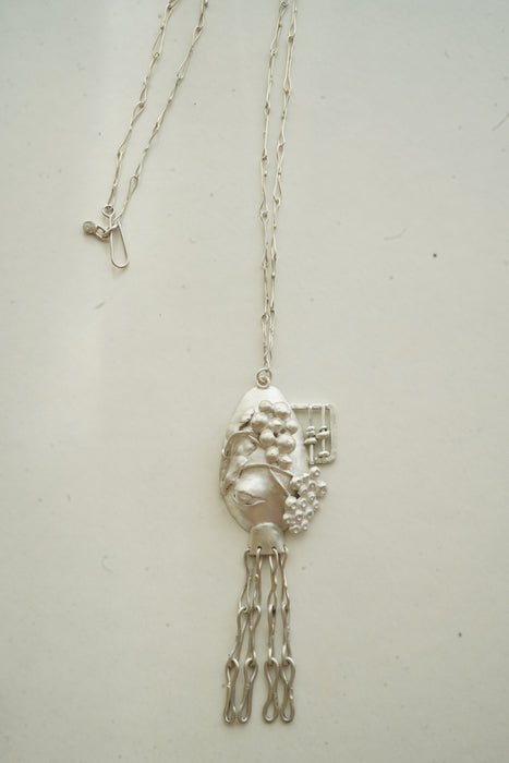 Zoé Mohm<br>CHAIN FRINGED EGG NECKLACE