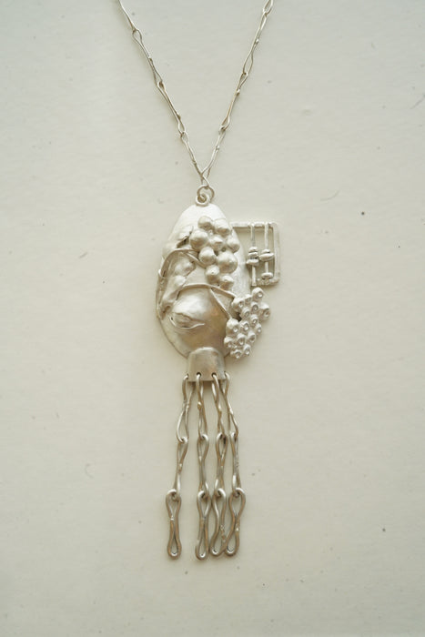 Zoé Mohm<br>CHAIN FRINGED EGG NECKLACE