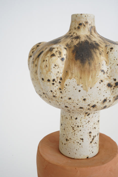 CRISTASEYA<br>CERAMIC VASE 1<br>in EGGSHELL WITH BROWN GLAZE
