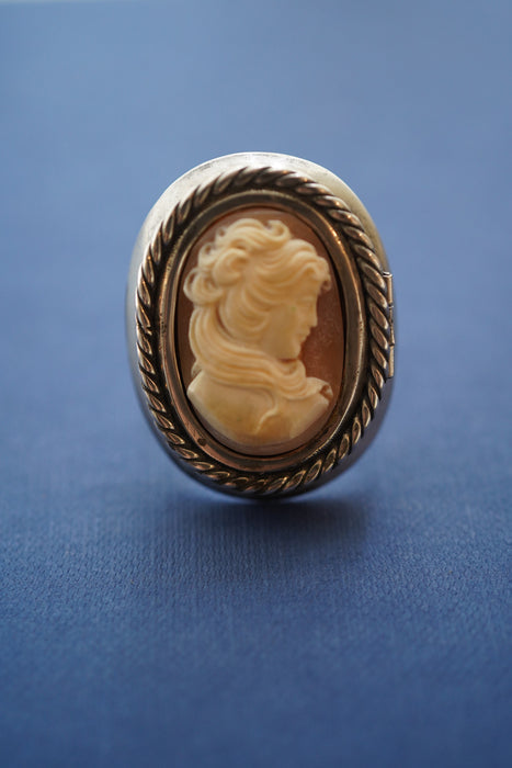 VINTAGE<BR>CAMEO POISON RING<BR>SIGNED BY ANTONIO PINEDA