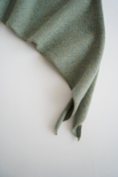 EXTREME CASHMERE<br>n°35 bandana<br>in HEMLOCK