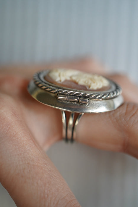 VINTAGE<BR>CAMEO POISON RING<BR>SIGNED BY ANTONIO PINEDA