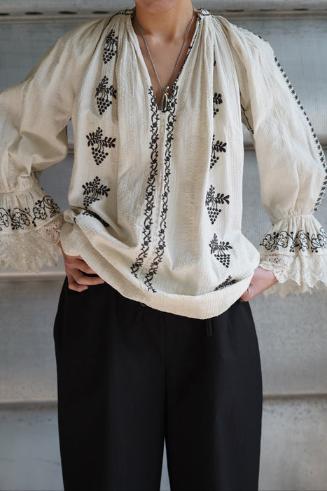 ANTIQUE<BR>ROMANIAN FOLK BLOUSE 2