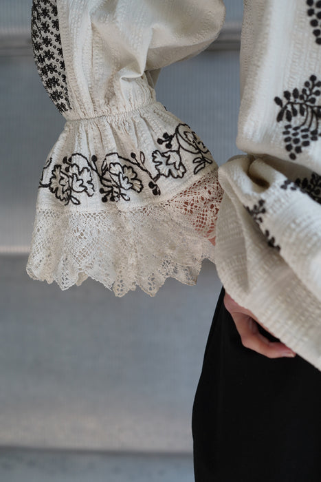 ANTIQUE<BR>ROMANIAN FOLK BLOUSE 2