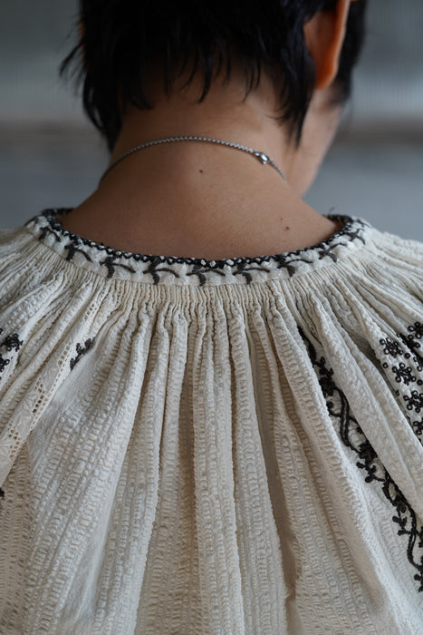 ANTIQUE<BR>ROMANIAN FOLK BLOUSE 2