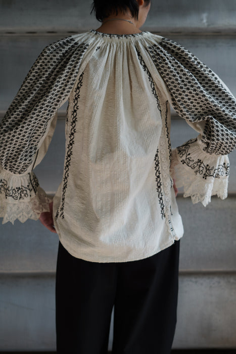 ANTIQUE<BR>ROMANIAN FOLK BLOUSE 2