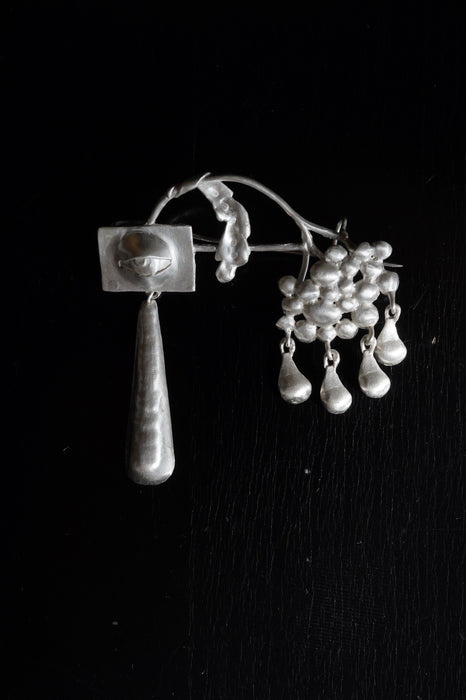 Zoé Mohm<br>DEW CHARMED EYE BROOCH