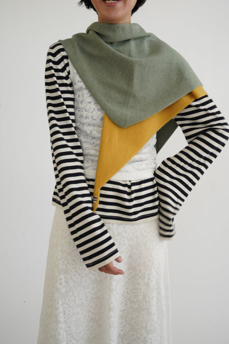 EXTREME CASHMERE<br>n°35 bandana<br>in HEMLOCK